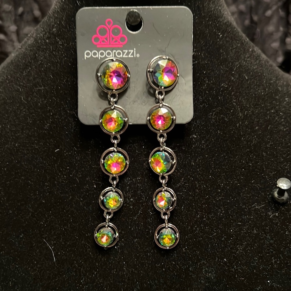 Paparazzi Drippin in Starlight oil spill earring